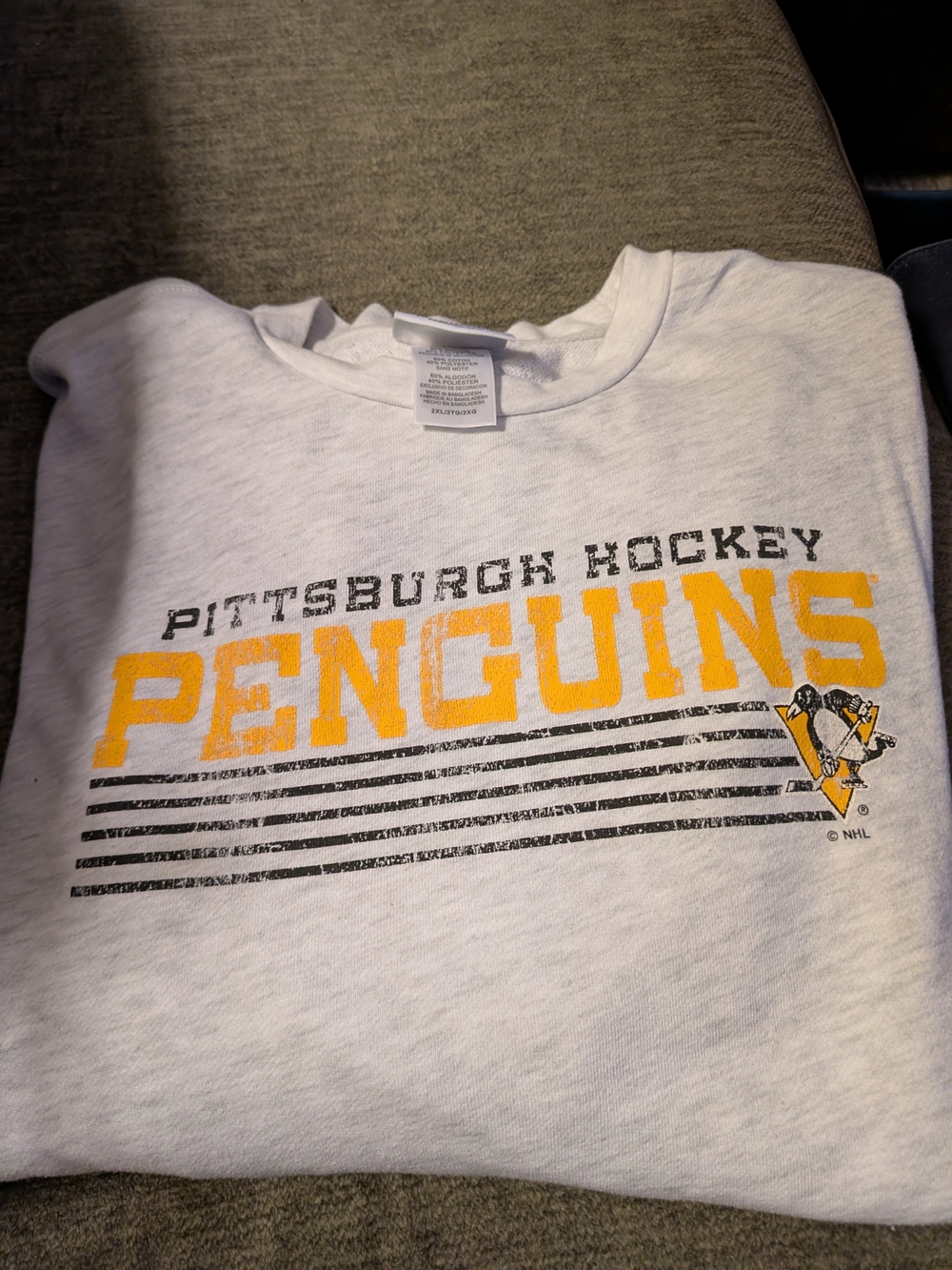 Champion Men's Pittsburgh Penguins Graphic Sweatshirt - White & Yellow